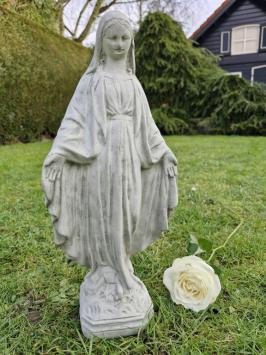 Maria beeld , beton , tuinbeeld