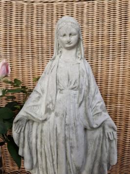 Maria beeld , beton , tuinbeeld