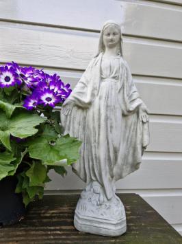Maria beeld , beton , tuinbeeld