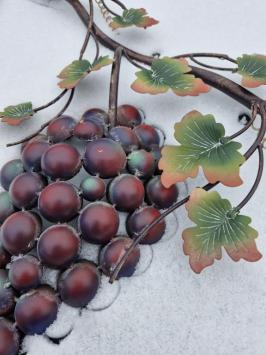 Atmosphärische Wanddekoration – Weintraube aus Metall