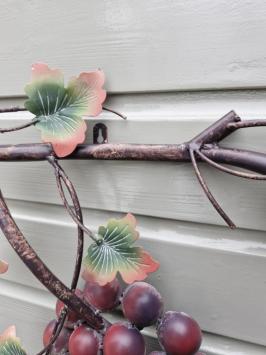 Atmosphärische Wanddekoration – Weintraube aus Metall