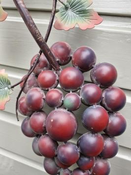 Atmosphärische Wanddekoration – Weintraube aus Metall