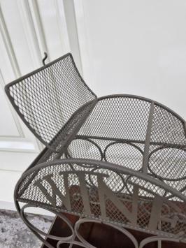 ländliches Weinregal aus Metall