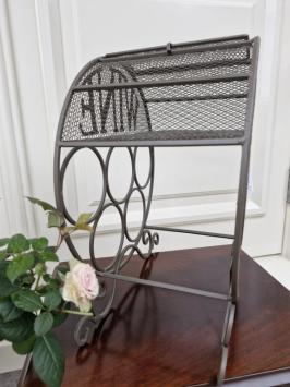 ländliches Weinregal aus Metall