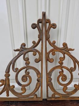 Prachtige Set grote gietijzeren plankdragers , rustiek Bruin .