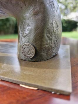 Wunderschöne Bronzeskulptur: „Hand mit Schmetterlingen“ – Symbol für Freiheit und Loslassen