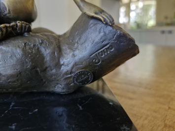 Bronzestatue, sinnliche Frau mit Hand, modernes Kunstobjekt