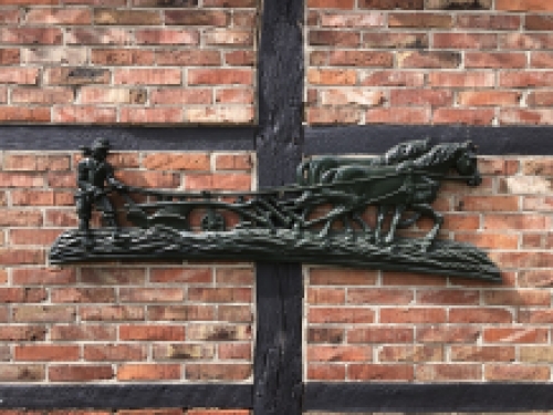 Wanddekoration  XXL , Aluminium grüne Kaminplatte Bauer mit Pferd und Pflug.