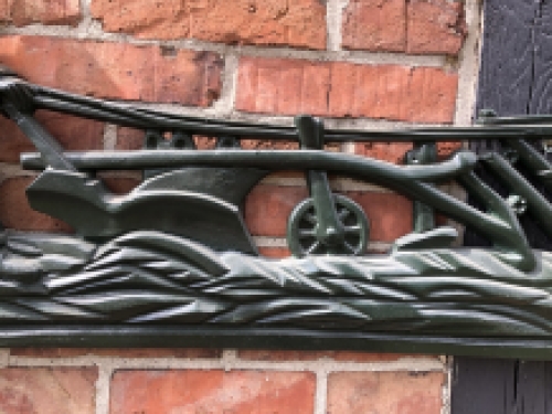 Wanddekoration  XXL , Aluminium grüne Kaminplatte Bauer mit Pferd und Pflug.