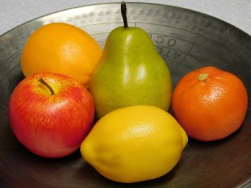 Dekorative Äpfel und Birnen – Kunstobst