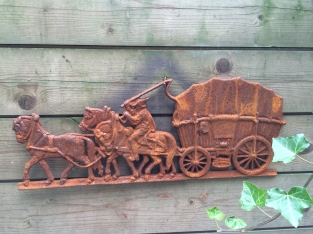 Wanddekoration, gusseiserne Kaminplatte Bauernpferd mit Wagen