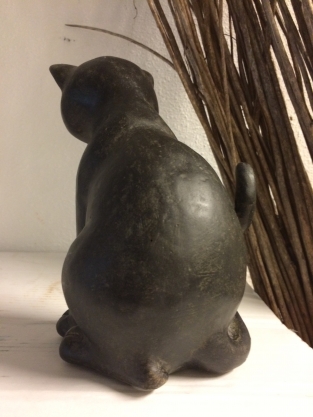 Sitzende Katze, Skulptur aus Polystein