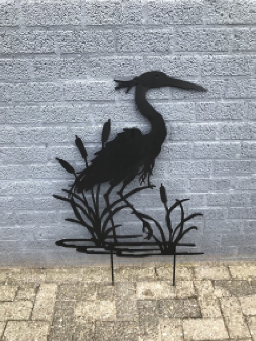 Een silhouette van een reiger, mat zwart