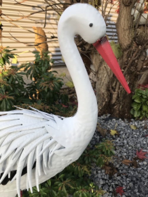 Schöner Satz von Gartenstatuen, Metallstörche in Farbe