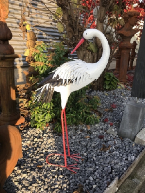 Leuke set tuinbeelden, metalen ooievaars in kleur