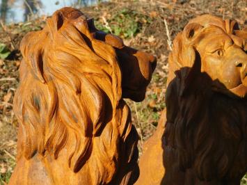 Schöner sitzender Löwe, Polystone, schöne Statue, Blick nach rechts, oxid