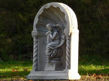 Klassische Kapelle mit sitzendem Engel – 65 cm – Grau/Weiß – Stein
