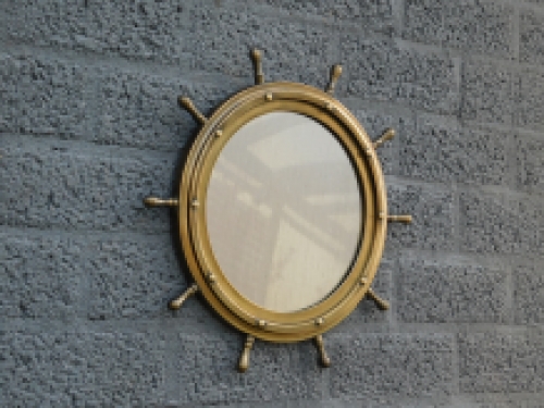 Spiegel in Form eines Lenkrads