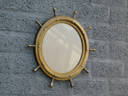 Spiegel in Form eines Lenkrads