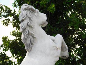 Steigendes Pferd auf Podest XL - 180 cm - Stein