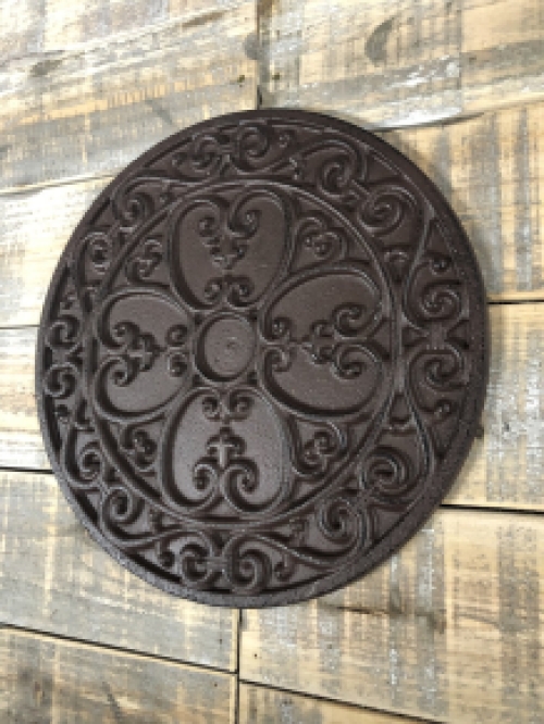 Grille rond als gazontrap, Decoratie voor Tuinmuur, Open haardrooster