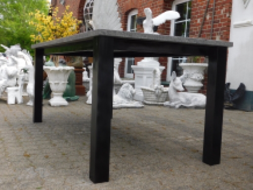 Exclusieve tuintafel - graniet met stalen frame