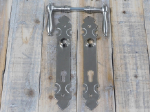 Set deurbeslag - 2 klinken + 2 deurplaten - voordeur PZ geschikt, passend antiek in geborsteld nikkel.