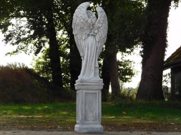 Gartenfigur „Engel mit Flügeln auf Sockel“ – 127 cm – Stein