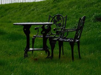 Gartengarnitur ''Versailles'', schwarzes Gusseisen, Jugendstil, Stühle und Tisch