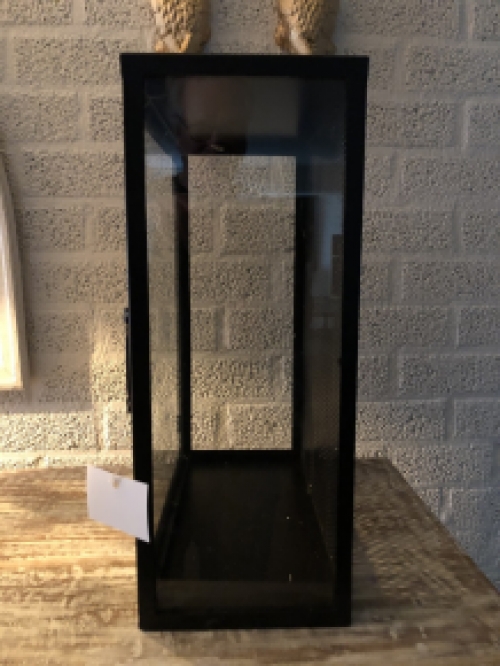 Wandvitrine kast, metaal zwart met acrylaat glas, zeer fraai!