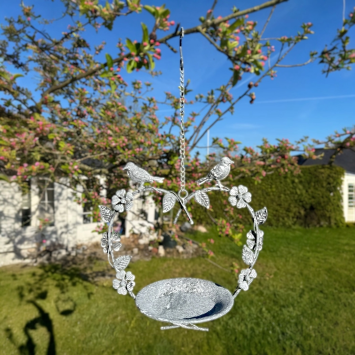 Vogelfutterhaus in Herzform mit Bogen – zum Aufhängen – Metall