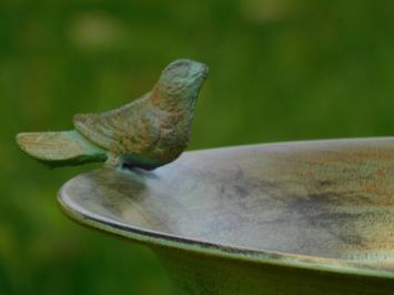 Vogelbad mit Vögelchen – 75 cm – Rustikales Grün – Metall