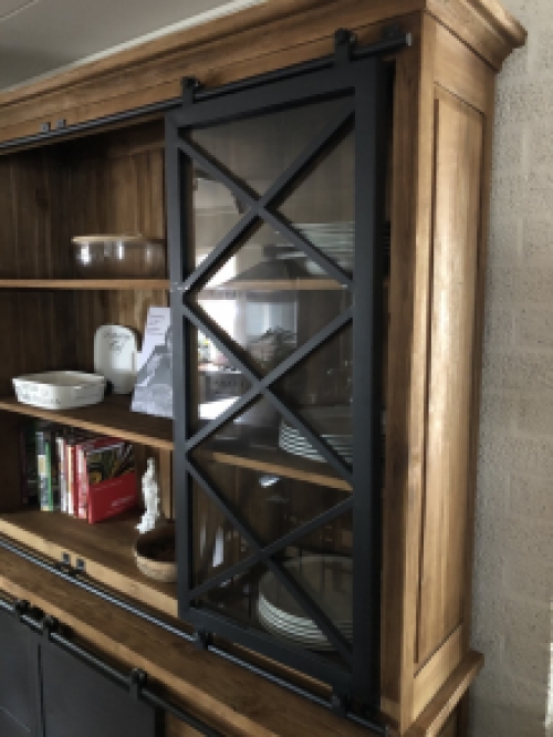 Prachtige industriële wandkast, koloniaal hout met metalen afwerking. TOPSTUK!! LAATSTE!!