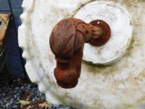 Wasserspeier, Brunnenauslauf, Brunnen - Fabelwesen Gargoyle als Speier