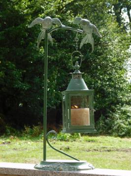 Metall-Windlicht mit Ständer und 2 Vögeln – 70 cm – Vintage-Laterne