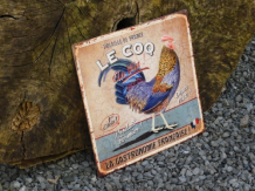Schönes Metallschild mit schönen Farben und Abbildung eines stolzen Hahns, LE COQ